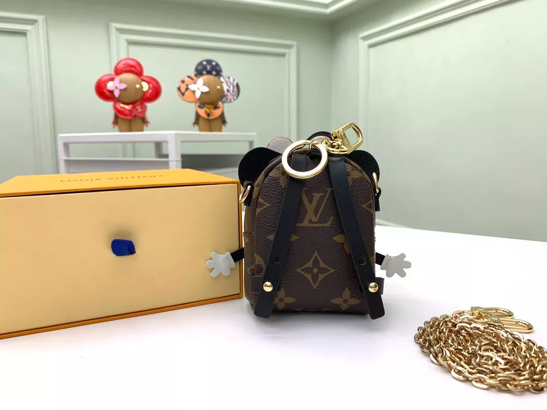 LOUIS VUITTON 10*8*4CM CHAIN BAG