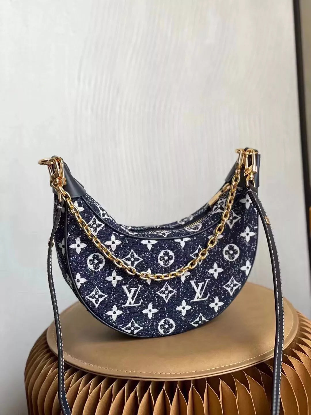 LOUIS VUITTON 24*22*6CM HALF MOON SHAPED STAFF BAG, MONOGRAM CANVAS + LEATHER