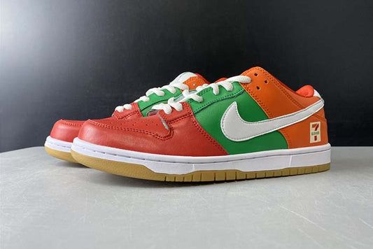 NIKE DUNK SB LOW "7-ELEVEN"