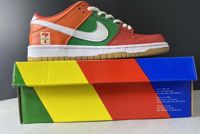 NIKE DUNK SB LOW "7-ELEVEN"