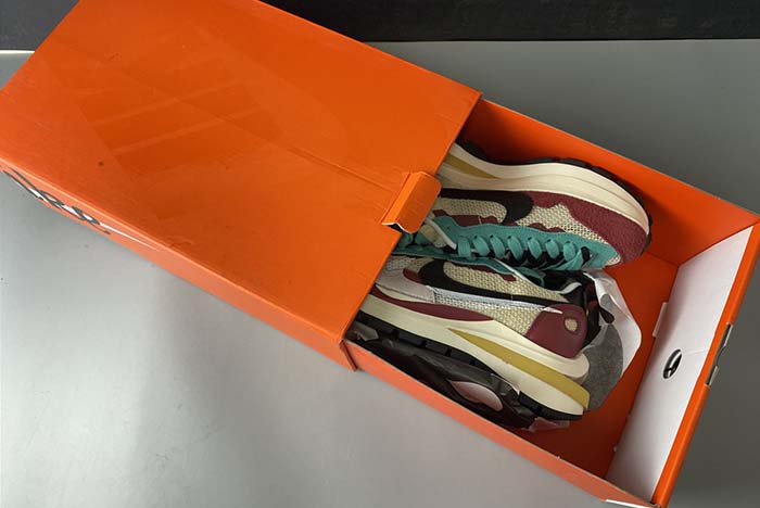 NIKE SACAI PEGASUS VAPORFLY "VILAIN RED"