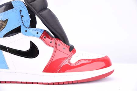 AIR JORDAN 1 RETRO HIGH "FEARLESS UNC"