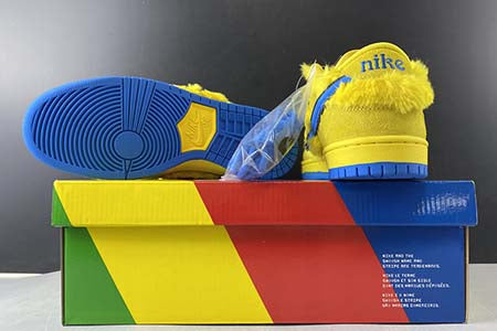 NIKE DUNK SB LOW "YELLOW BEAR"