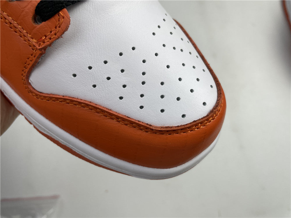NIKE SB DUNK LOW "ORANGE WHITE METALLIC GOLD"