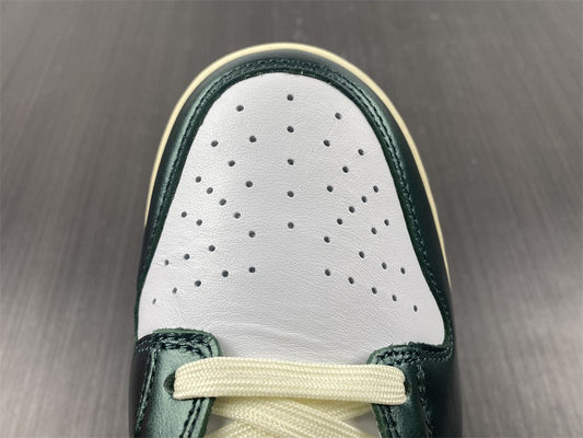 NIKE DUNK LOW “VINTAGE GREEN”