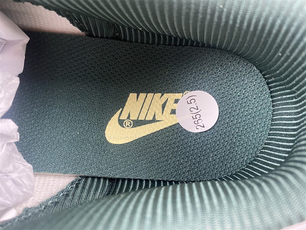 NIKE DUNK LOW “VINTAGE GREEN”