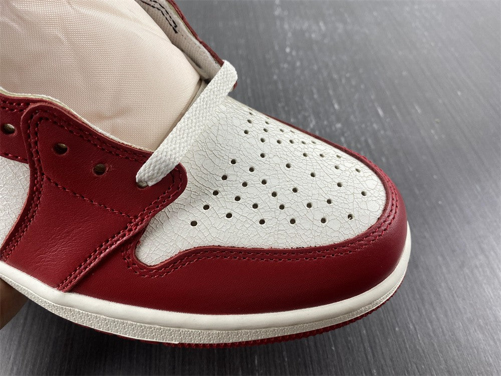 AIR JORDAN 1 HIGH OG "CHICAGO LOST & FOUND"