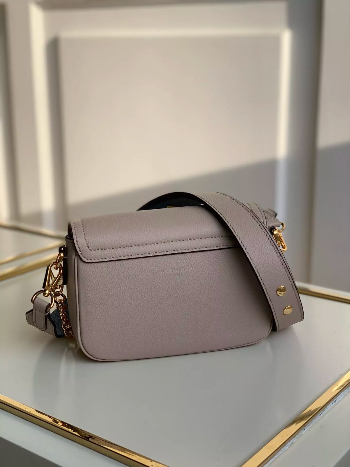 LOUIS VUITTON 19 X 13 X 8CM LOCKME TENDER