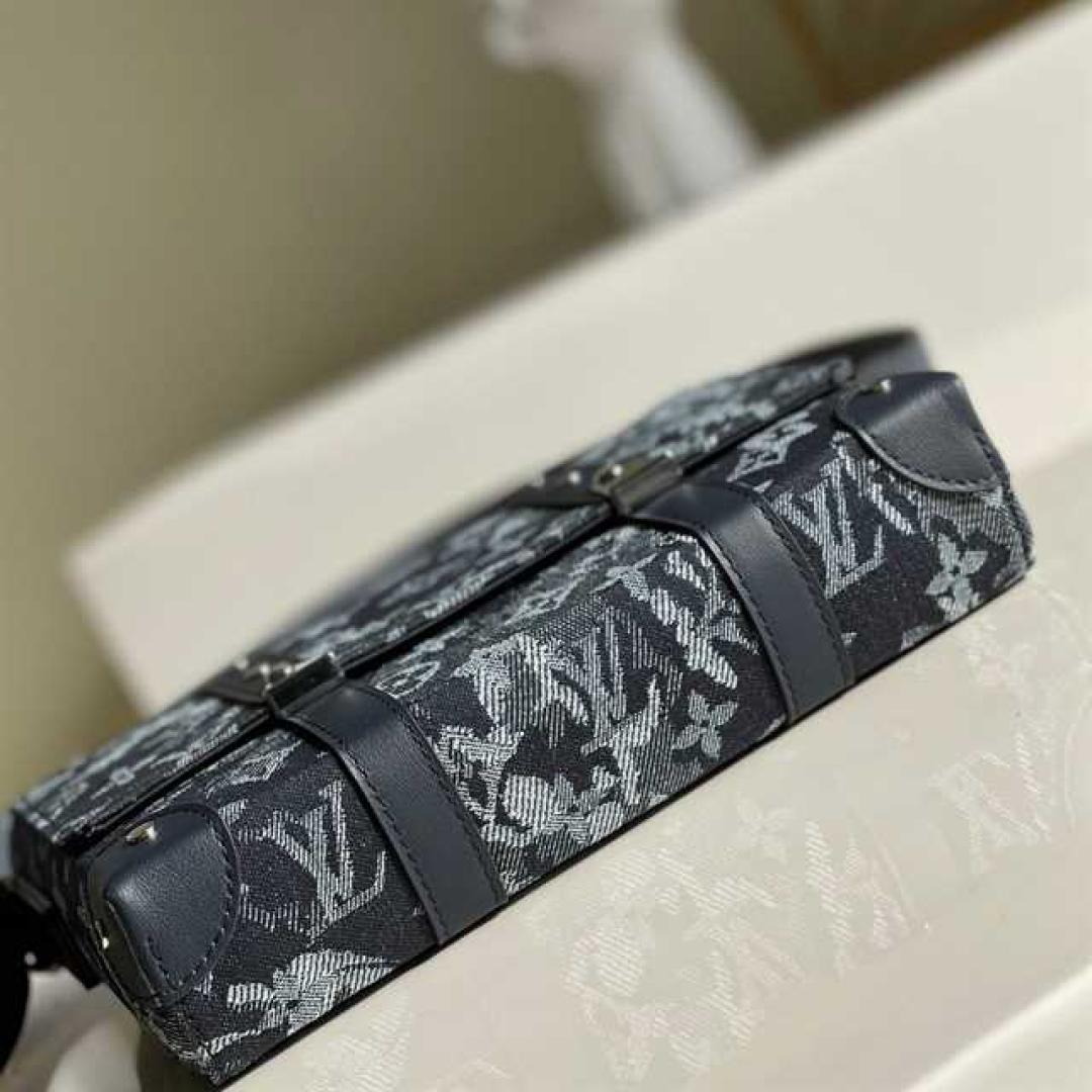 LOUIS VUITTON TRUNK MESSENGER MONOGRAM CANVAS