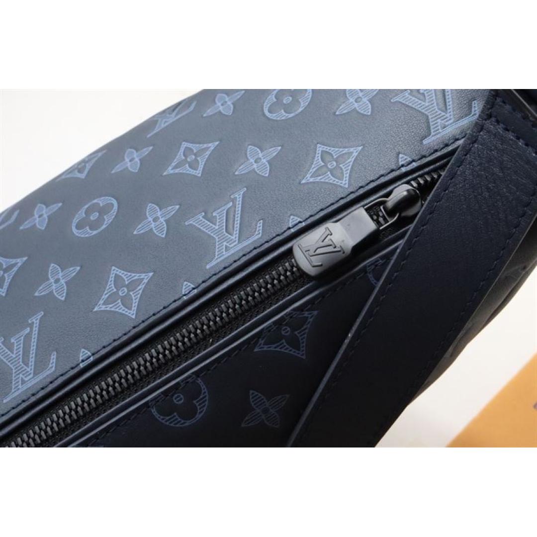 LOUIS VUITTON DISCOVERY BUMBAG PM