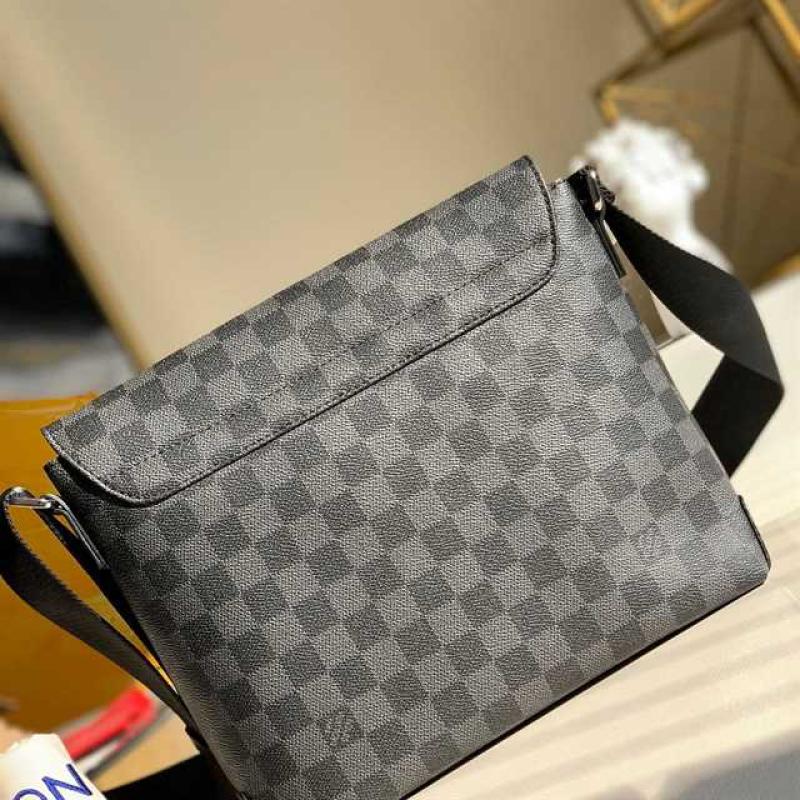 LOUIS VUITTON DISTRICT PM DAMIER GRAPHITE CANVAS