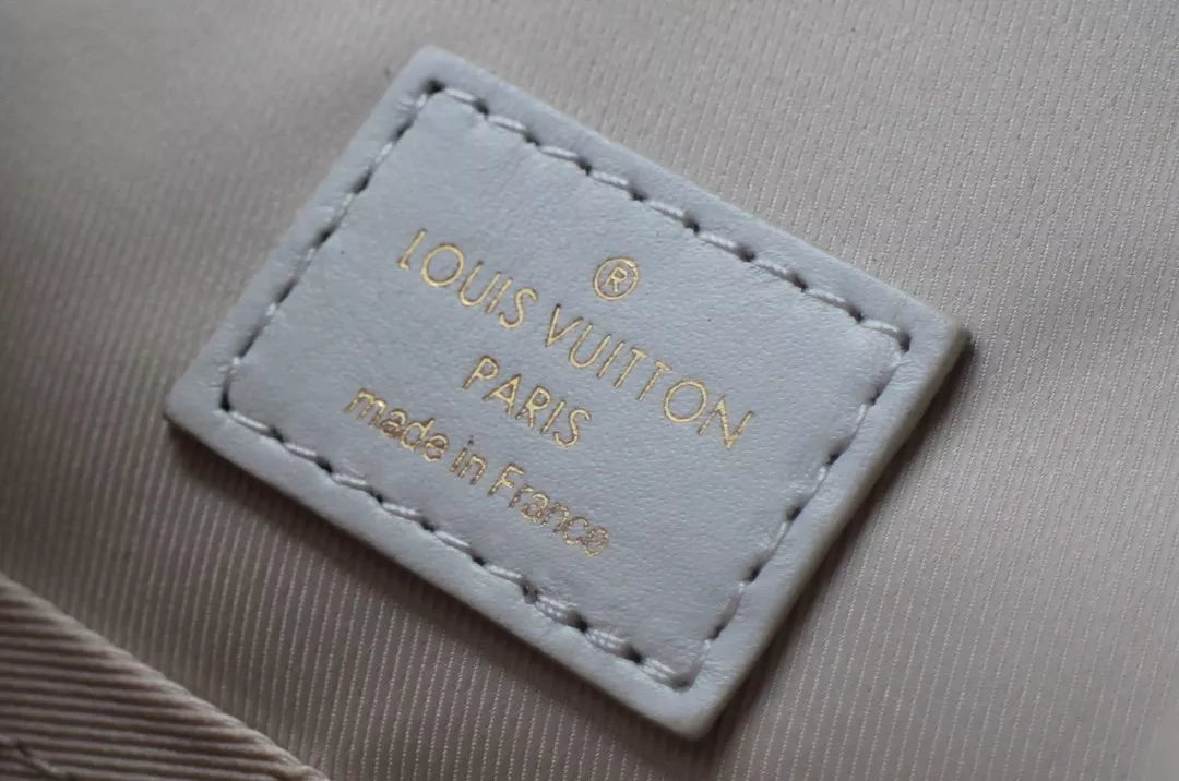 LOUIS VUITTON 23.5 x 18.0 x 9.0 CM DELVAUX BRILLANT