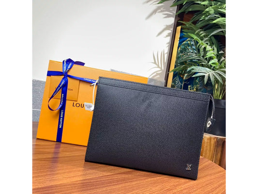 LOUIS VUITTON 27.0X21.0X3.0CM POCHETTE VOYAGE TAIGA LEATHER