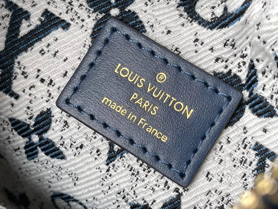 LOUIS VUITTON 23*13*6CM TOP ORIGINAL CROISSANT HANDBAG LOOP HALF MOON STAFF BAG