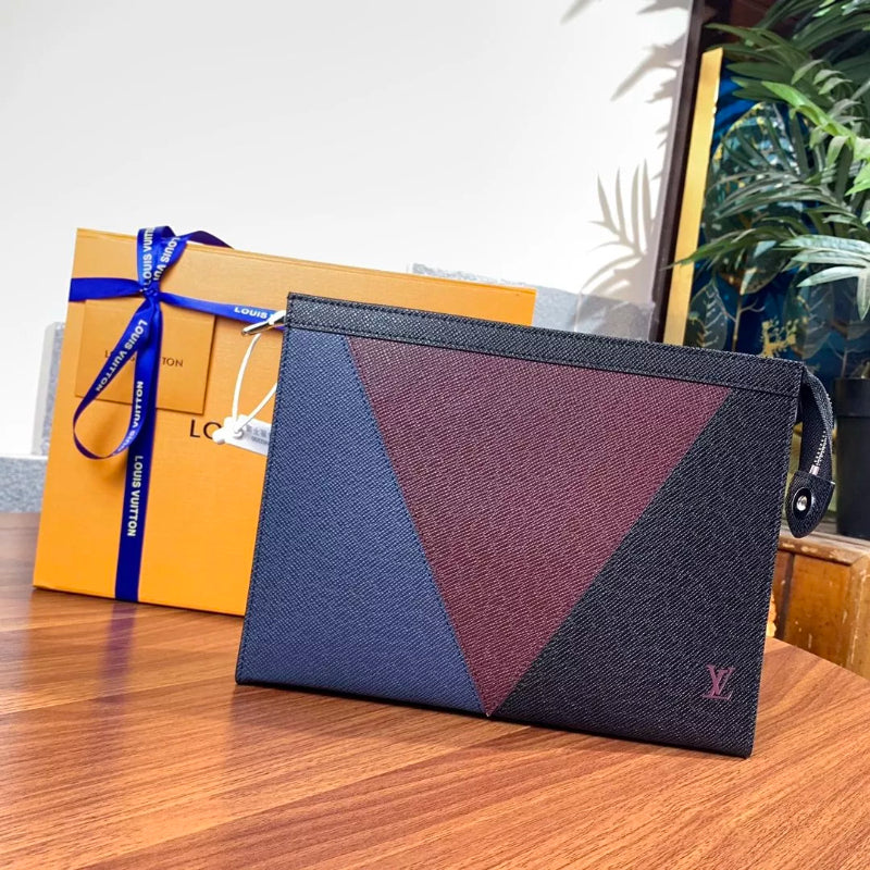 LOUIS VUITTON 27.0 X 21.0 X 3.0 CM POCHETTE VOYAGE MM TAÏGA LEATHER