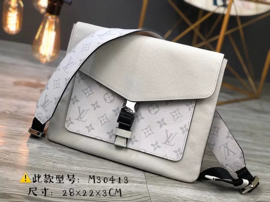 LOUIS VUITTON 28×22×3CM OUTDOOR FLAP
