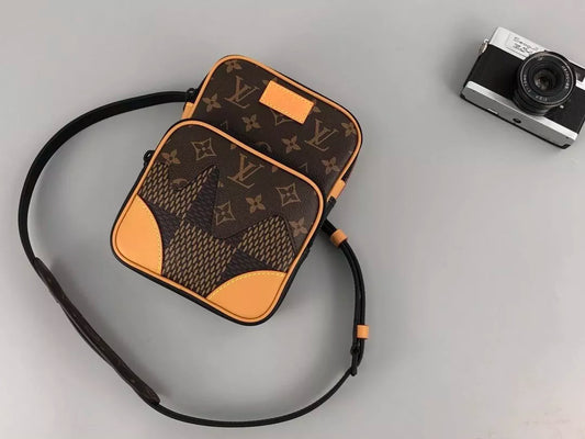 LOUIS VUITTON 10*21*5CM CATWALK CHEST BAG