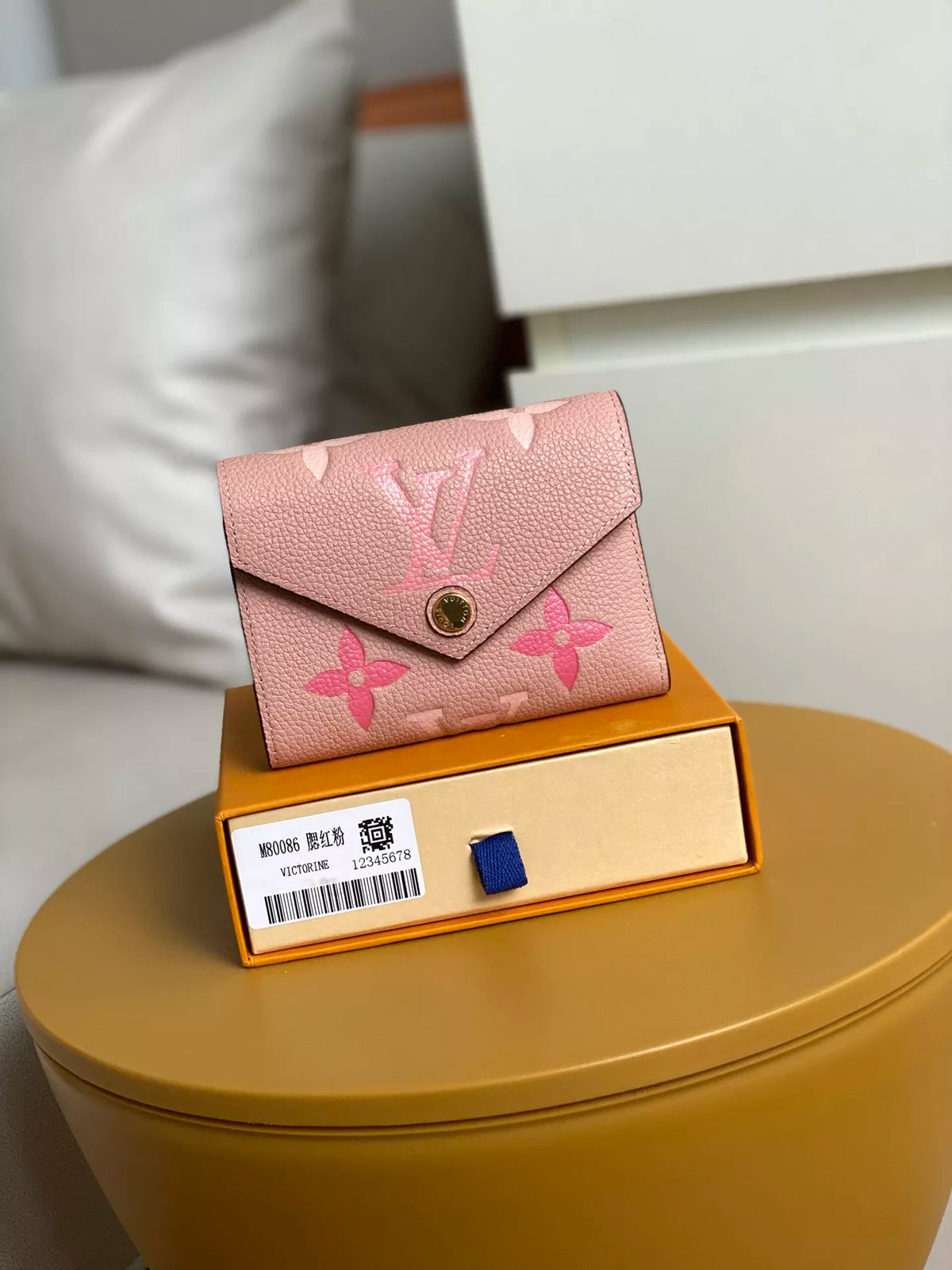 LOUIS VUITTON 19.5X10.5X2.5CM BY THE POOL