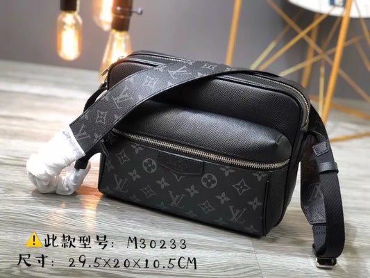 LOUIS VUITTON 29.5×20×10.5CM LV OUTDOOR