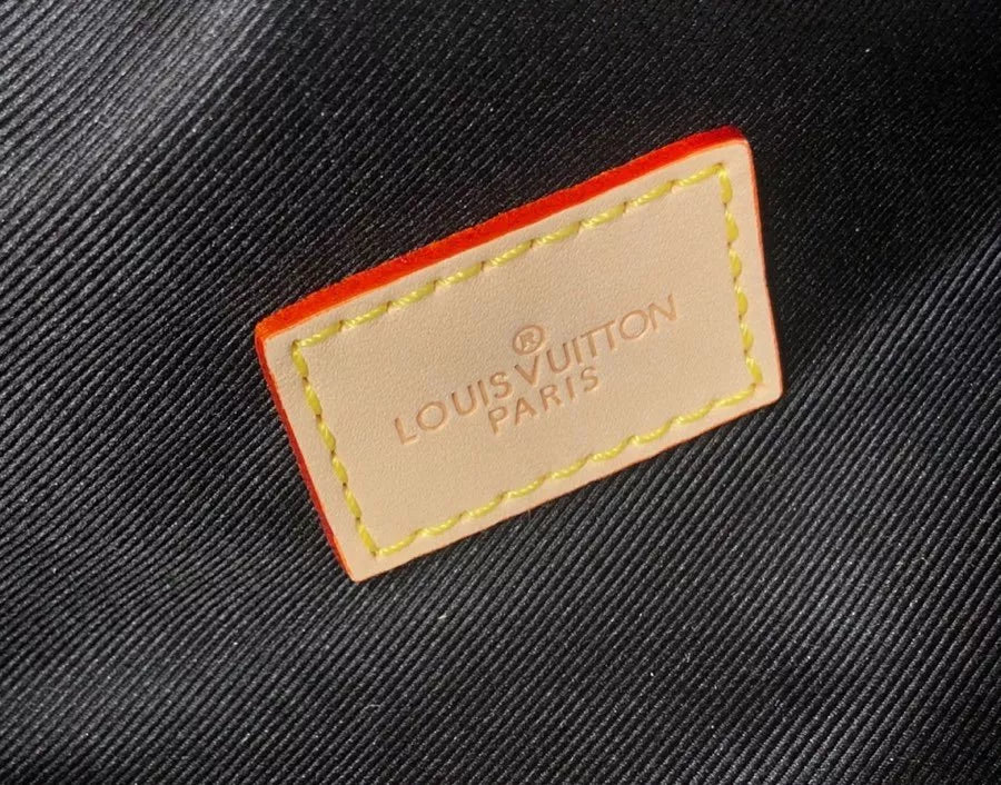 LOUIS VUITTON 33×16×3CM LOL BUMBAG