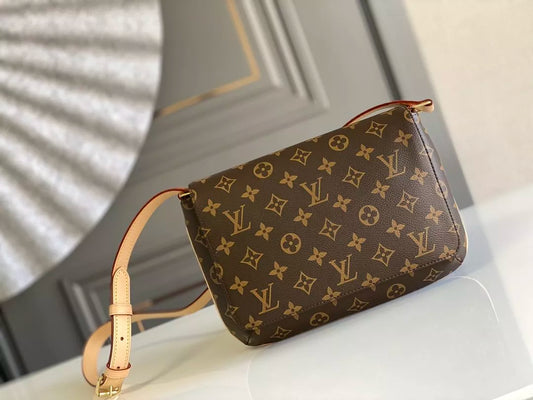 LOUIS VUITTON 25X22X4CM MEDIEVAL POSTMAN BAG
