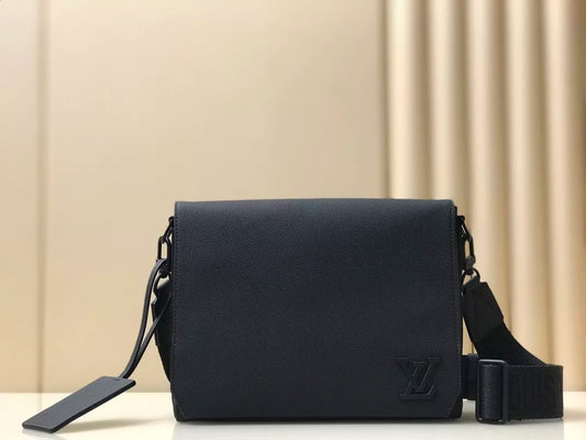 LOUIS VUITTON 30.5*24*10CM AEROGRAM POSTMAN BAG, BLACK LYCHEE FULL LEATHER