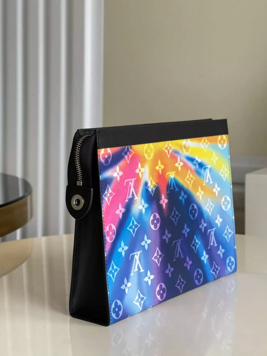 LOUIS VUITTON 27 X 21 X 6 CM POCHETTE VOYAGE MONOGRAM