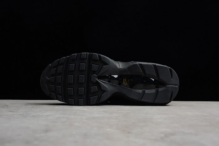 NIKE AIR MAX 95 PREMIUM SE "BLACK/GOLD"