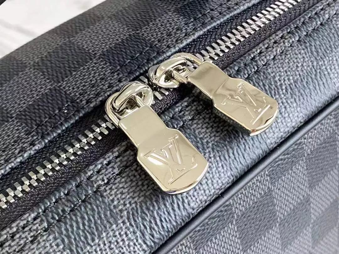 LOUIS VUITTON 29 X 38.5 X 11CM BRIEFCASE BACKPACK
