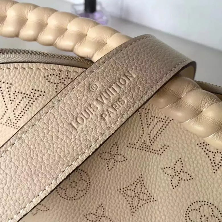 LOUIS VUITTON 24.0 X 24.0 X 14.0 CM BABYLONE CHAIN BB