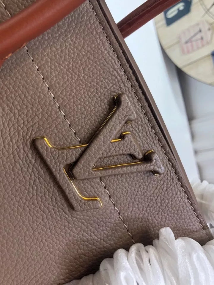 LOUIS VUITTON FAVORITE 35X24X16CM FREEDOM TOTE