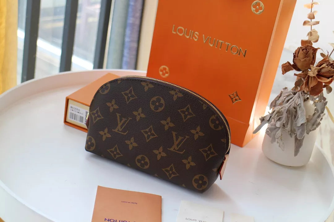 LOUIS VUITTON 17*12*6CM MONOGRAM VANITY BAG