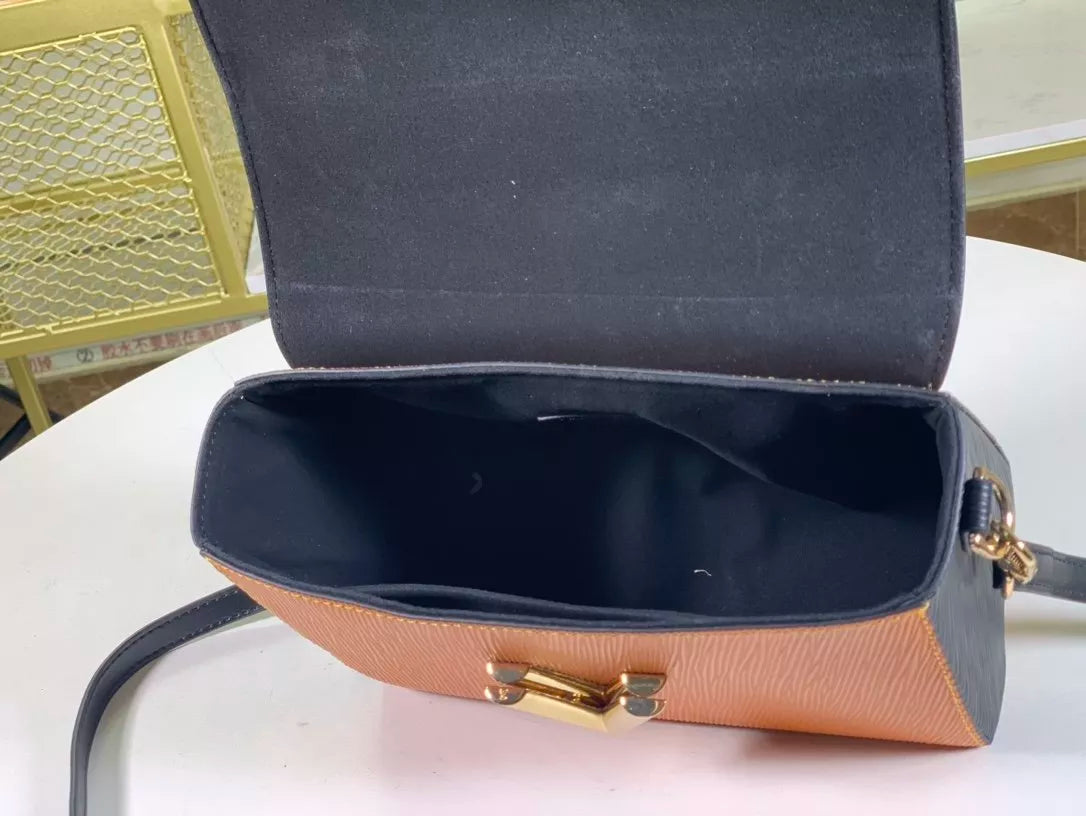 LOUIS VUITTON 23.0 X 17.0 X 9.5CM TWIST BAG