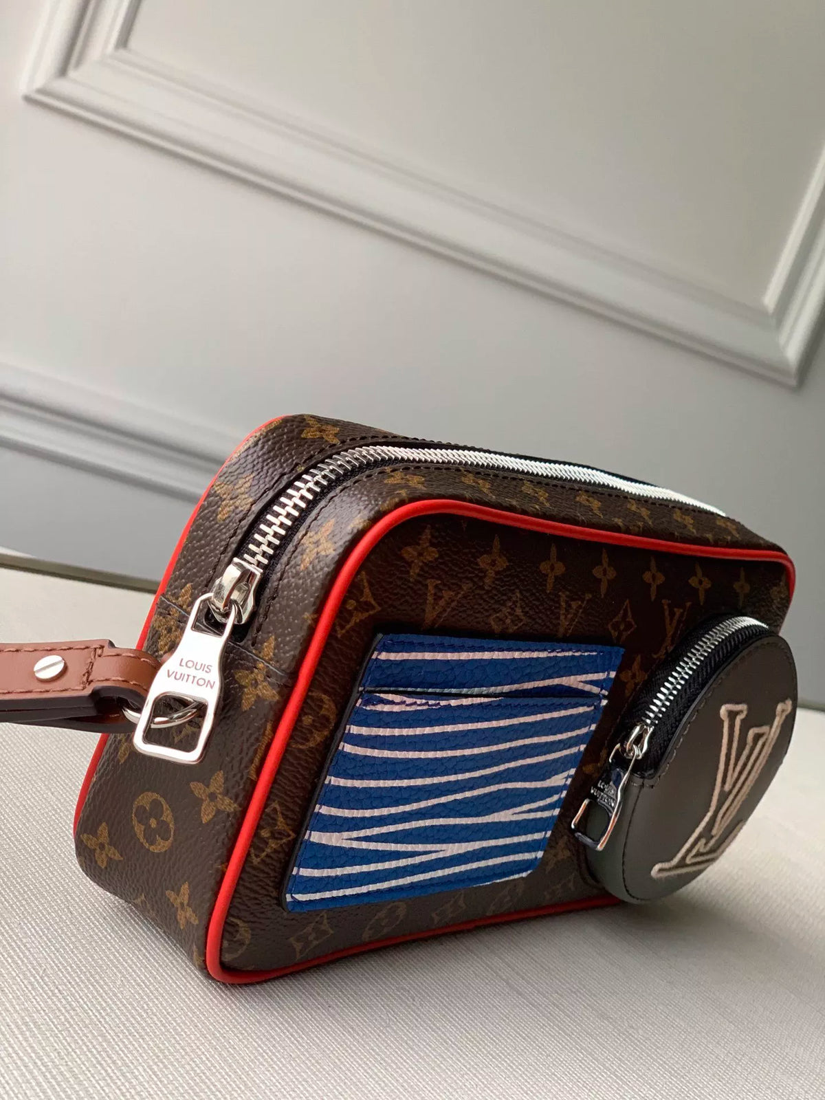 LOUIS VUITTON 422X14X5.5CM BAG