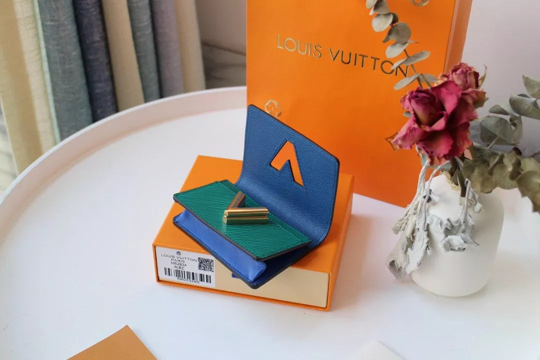 LOUIS VUITTON 0.5 X 7.0 X 3.0 CM MULTICARTES BAG