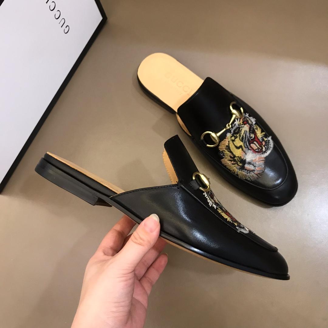 GUCCI SLIPPER WITH TIGER