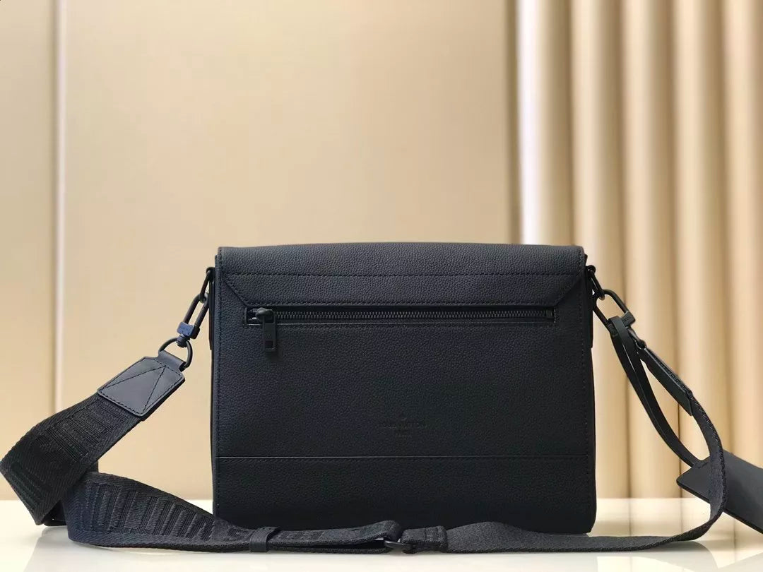 LOUIS VUITTON 30.5*24*10CM AEROGRAM POSTMAN BAG, BLACK LYCHEE FULL LEATHER