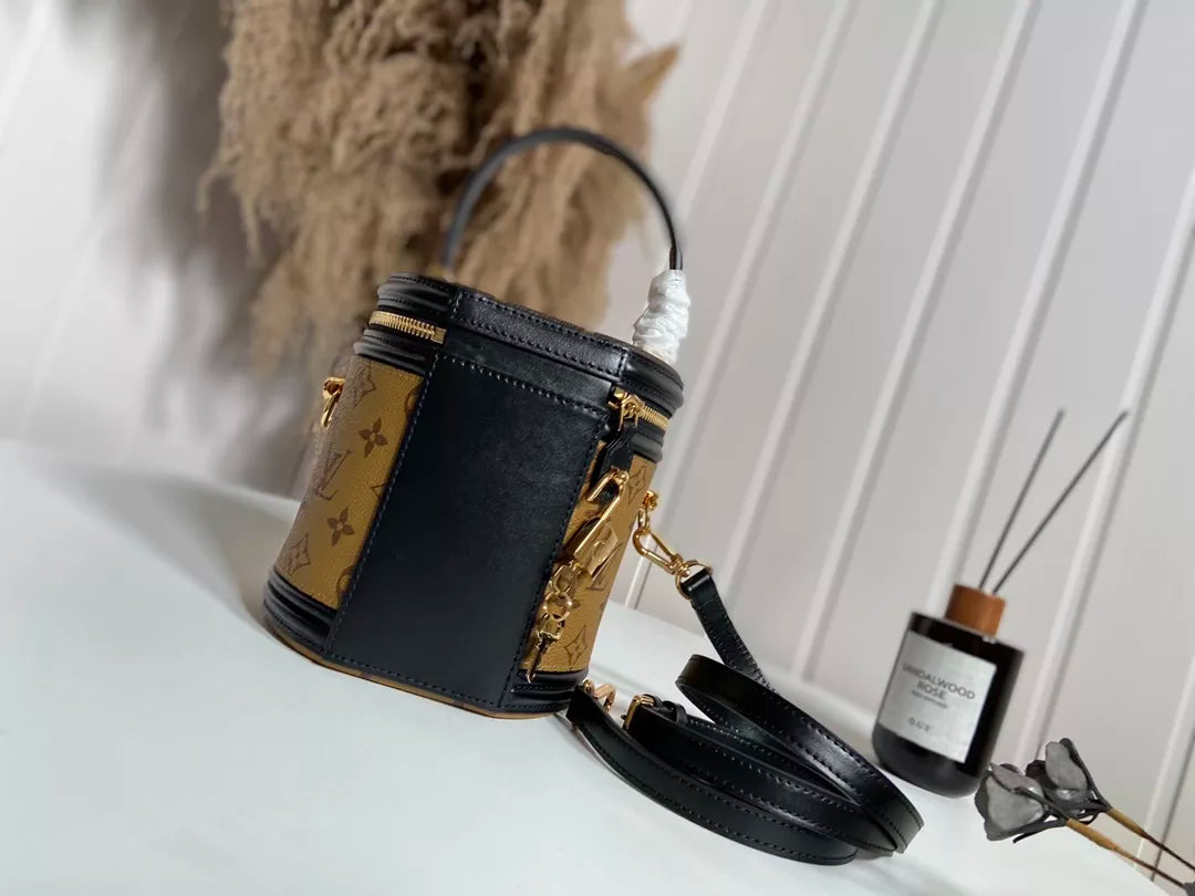 LOUIS VUITTON 15.0X 17.0X 15.0 CM CANNES LV HAND BAGS