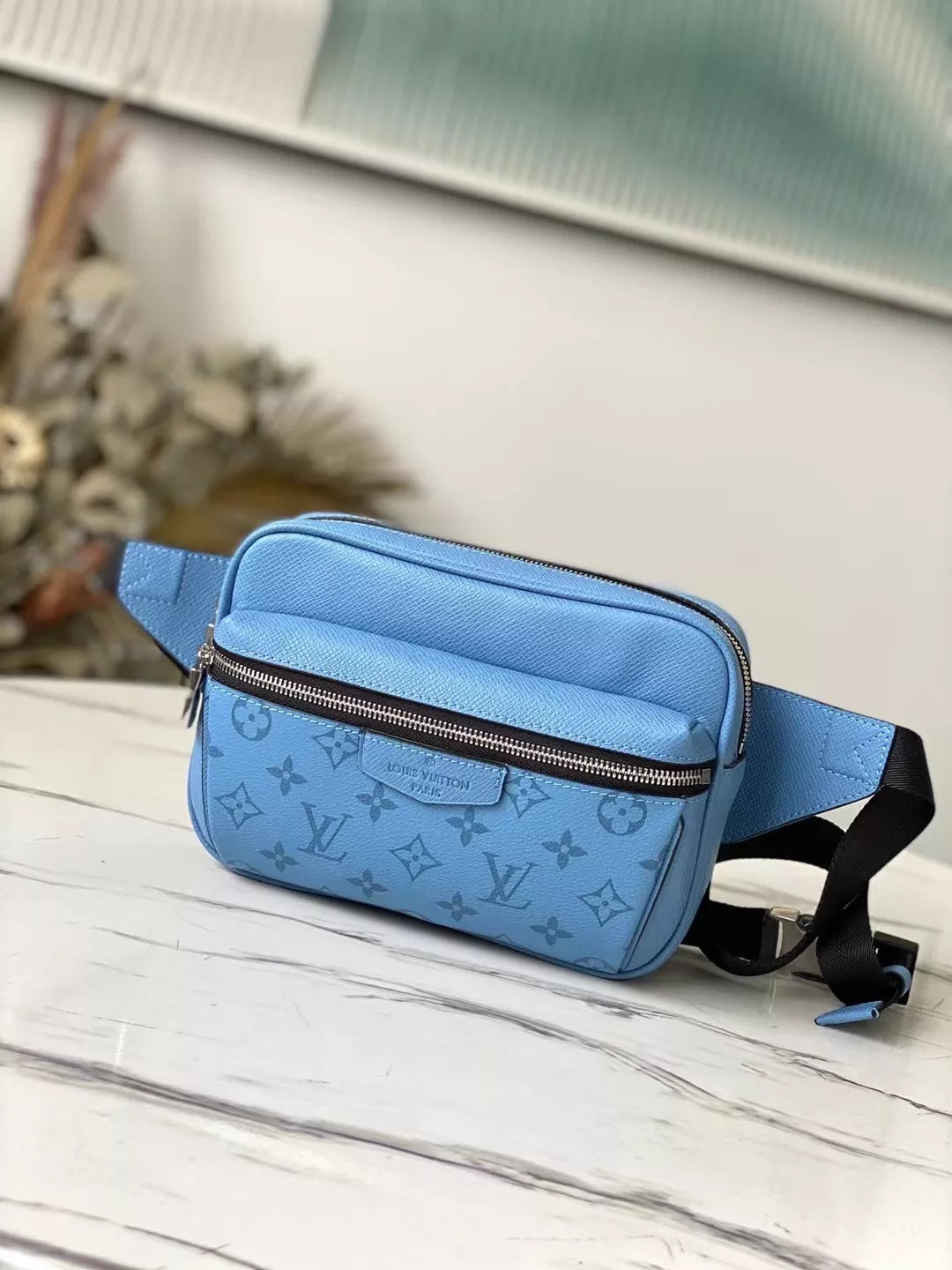 LOUIS VUITTON 21 X 17 X 5CM OUTDOOR BUMBAG BAG