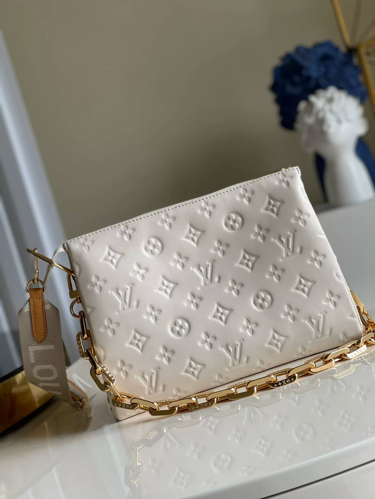 LOUIS VUITTON 20x26x12CM COUSSIN BAG