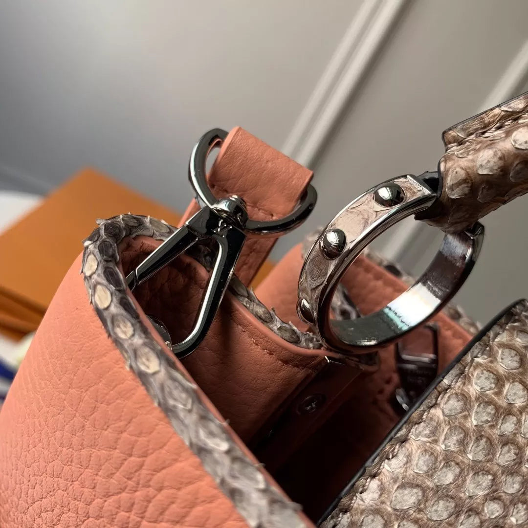 LOUIS VUITTON 27.0 X 18.0 X 9.0 CM 31.5X 20.0X 11.0CM CAPUCINES BB BAG