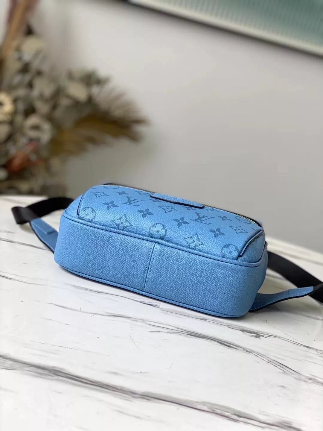 LOUIS VUITTON 21 X 17 X 5CM OUTDOOR BUMBAG BAG