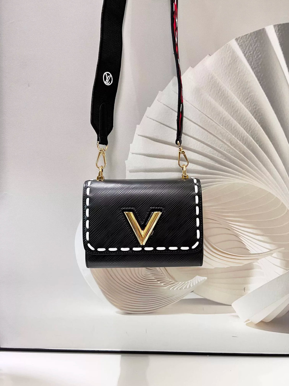 LOUIS VUITTON 19*15*9CM TWIST SMALL HANDBAG, EPI GRAIN LEATHER