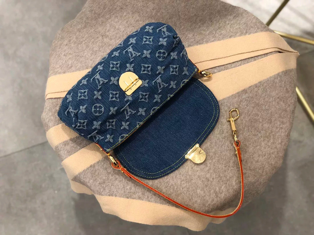 LOUIS VUITTON 25X15X9CM HAND BAGS