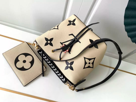 LOUIS VUITTON 26X26X17.5CM CRAFTY NÉONOÉ MM