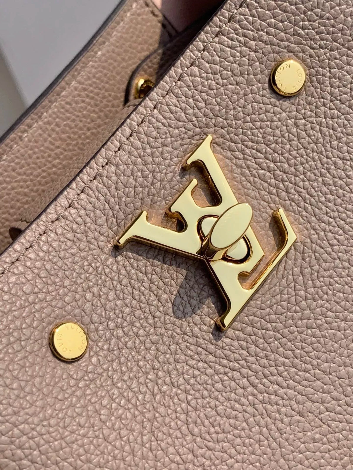 LOUIS VUITTON 13.5 X 16.0 X 10.0CM NANO LOCKME BUCKET BAG