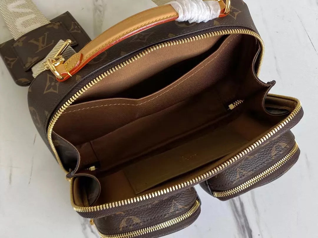 LOUIS VUITTON 18 X 11 X 10 CM UTILITY CROSSBODY