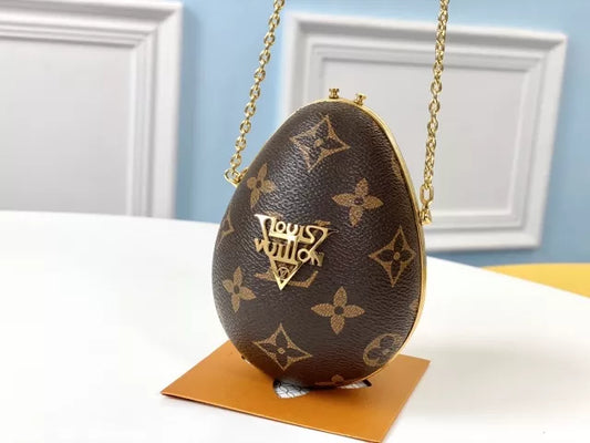 LOUIS VUITTON 10 × 13 CM EGG