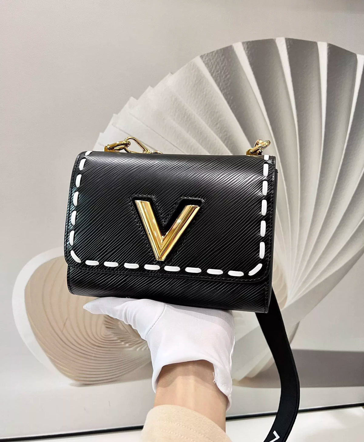 LOUIS VUITTON 19*15*9CM TWIST SMALL HANDBAG, EPI GRAIN LEATHER