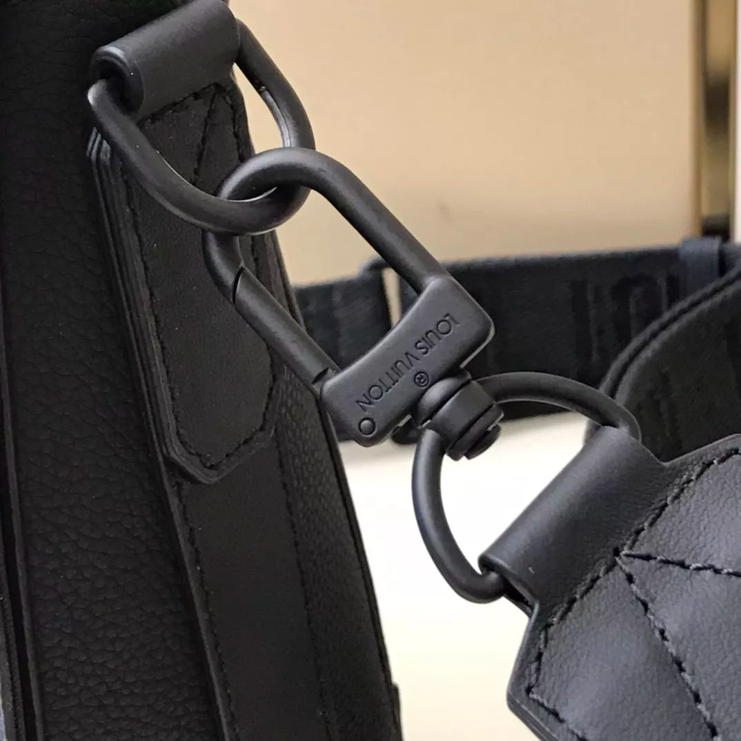 LOUIS VUITTON 30.5*24*10CM AEROGRAM POSTMAN BAG, BLACK LYCHEE FULL LEATHER